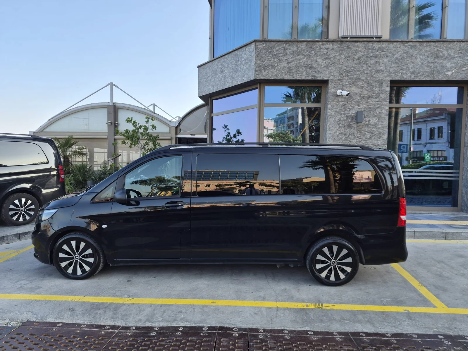 Mercedes Vito VIP Uzun Şasi Yan Profil